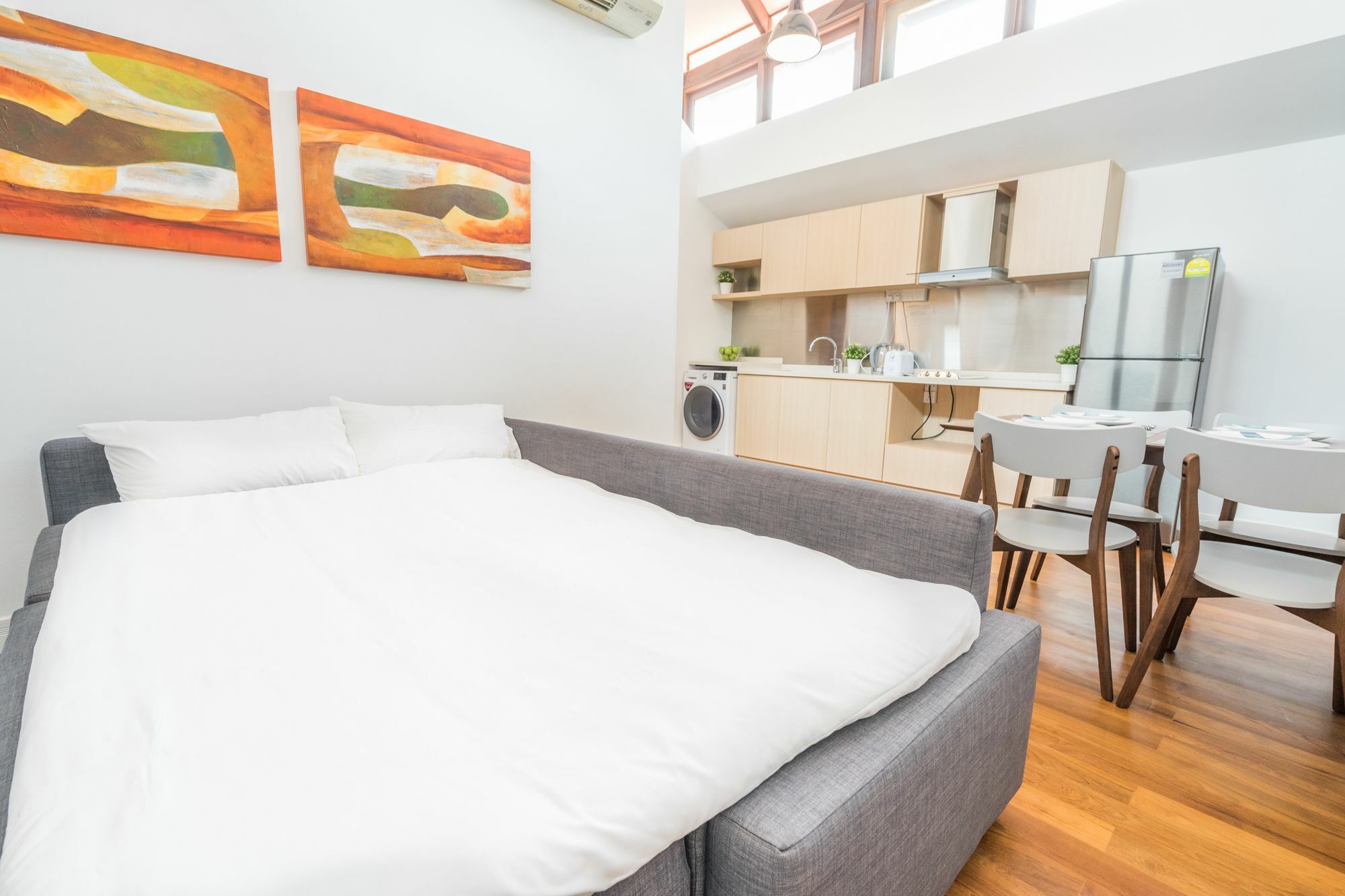 Căn hộ Clubhouse Residences Elm Attic Singapore